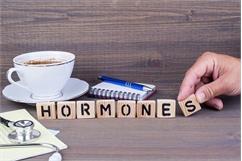 علائمی که نشان می‌دهند احتملا بدنتان تعادل هورمونی ندارد