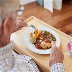 انتخاب‌ غذاهای مفید برای سالمندان