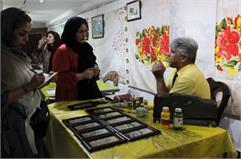 نمایشگاه "اصفهان، سیمرغ قاف آب و رنگ" در نگارخانه ققنوس