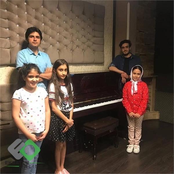 امید نیک بین - تدریس خصوصی گیتار و پیانو در اکباتان 4